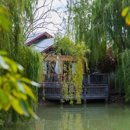 Perricoota Vines Retreat Hotel Moama Ngoại thất bức ảnh