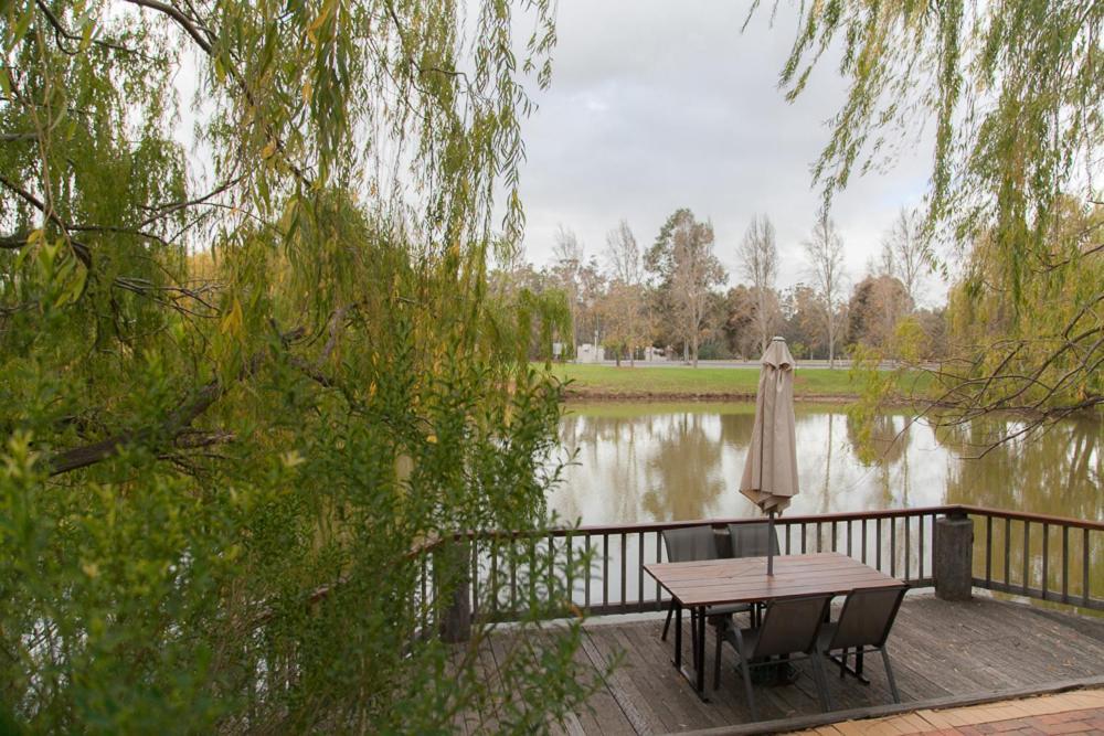 Perricoota Vines Retreat Hotel Moama Phòng bức ảnh