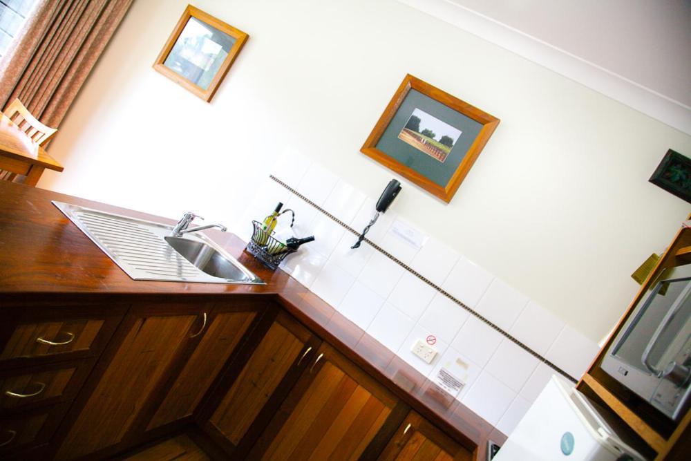Perricoota Vines Retreat Hotel Moama Phòng bức ảnh