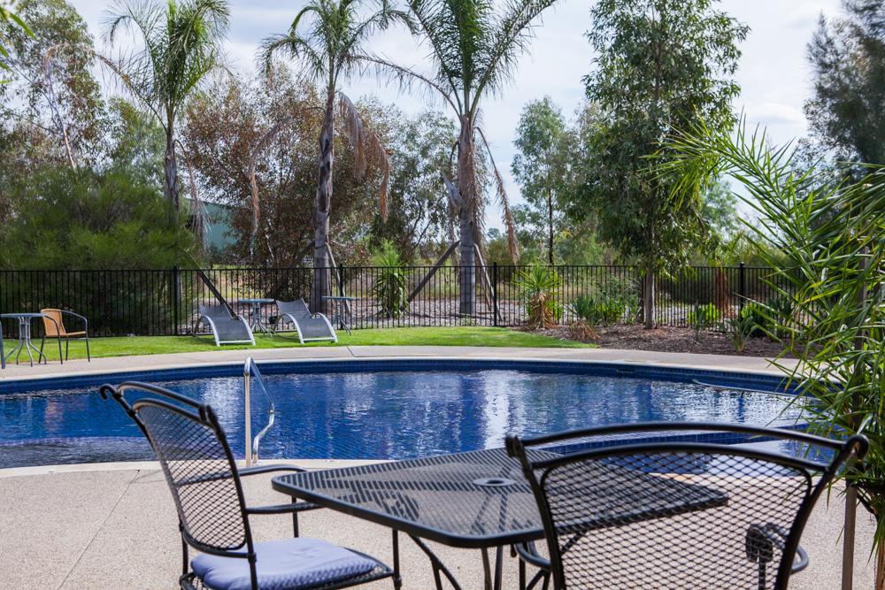 Perricoota Vines Retreat Hotel Moama Ngoại thất bức ảnh