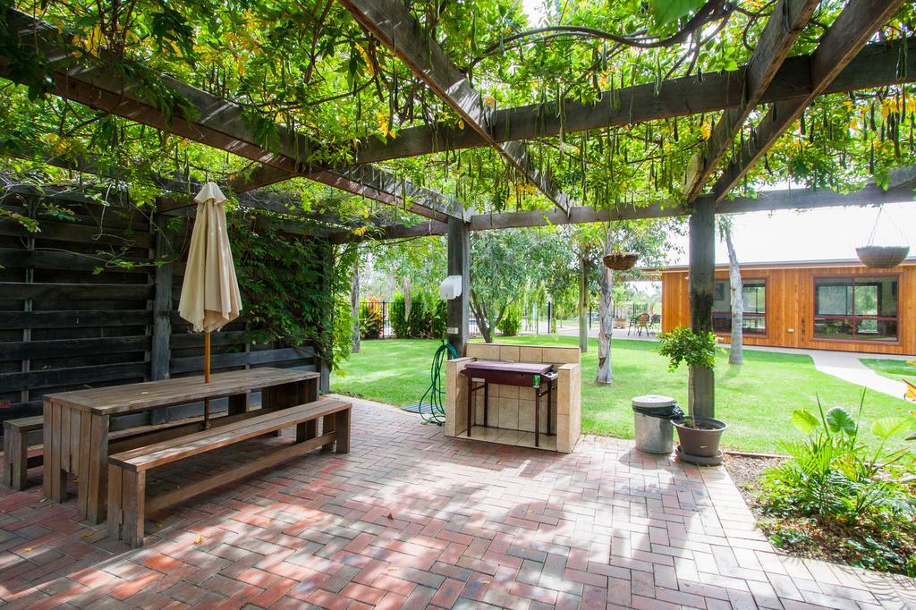 Perricoota Vines Retreat Hotel Moama Ngoại thất bức ảnh