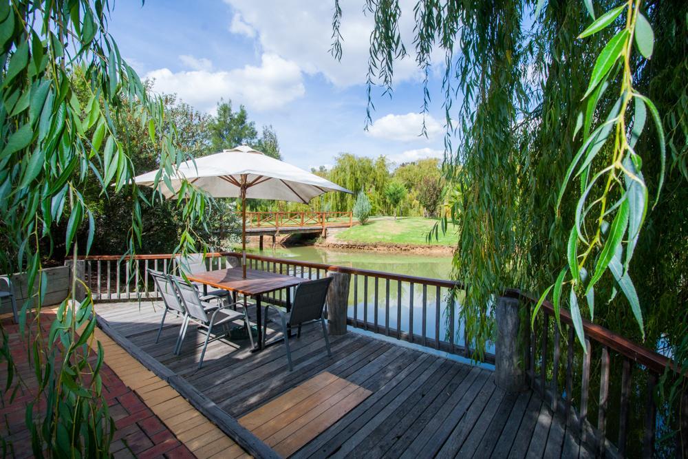 Perricoota Vines Retreat Hotel Moama Ngoại thất bức ảnh