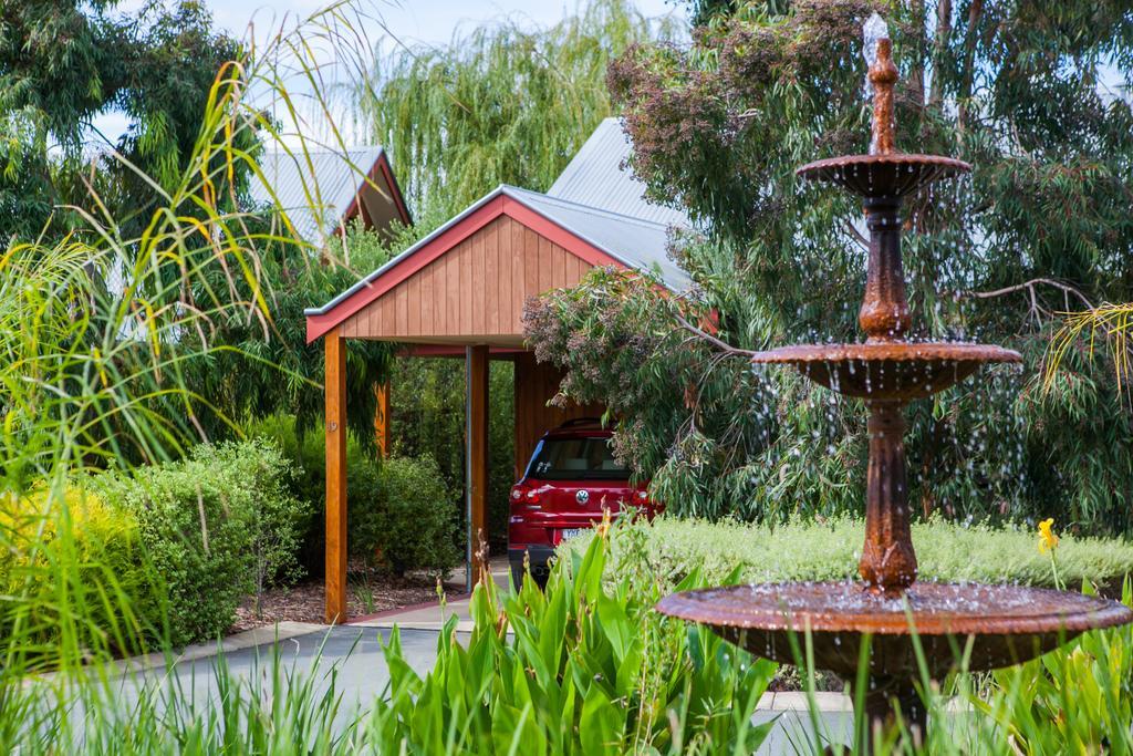 Perricoota Vines Retreat Hotel Moama Phòng bức ảnh