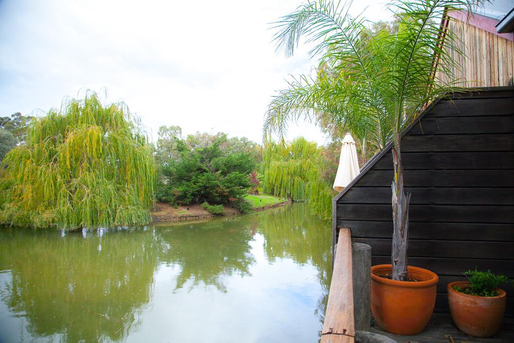 Perricoota Vines Retreat Hotel Moama Ngoại thất bức ảnh