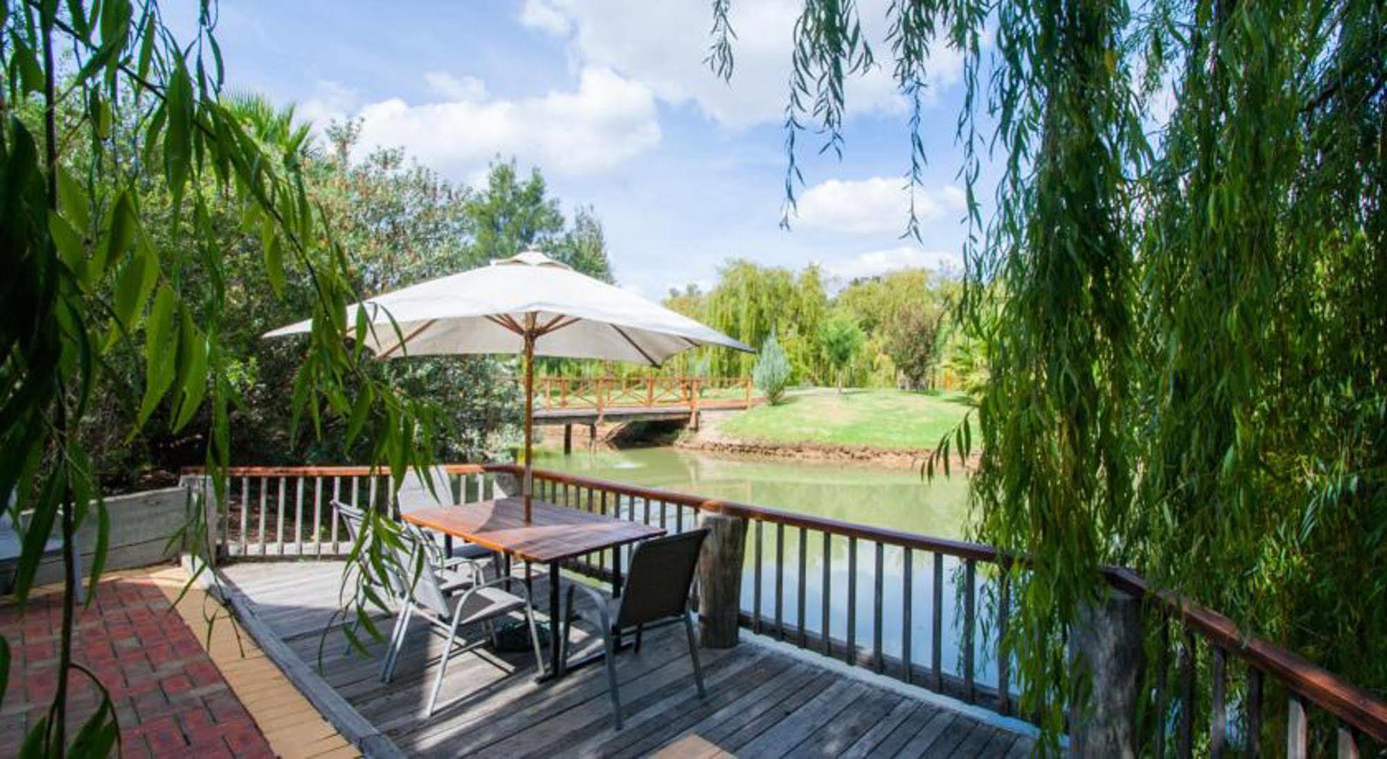 Perricoota Vines Retreat Hotel Moama Ngoại thất bức ảnh